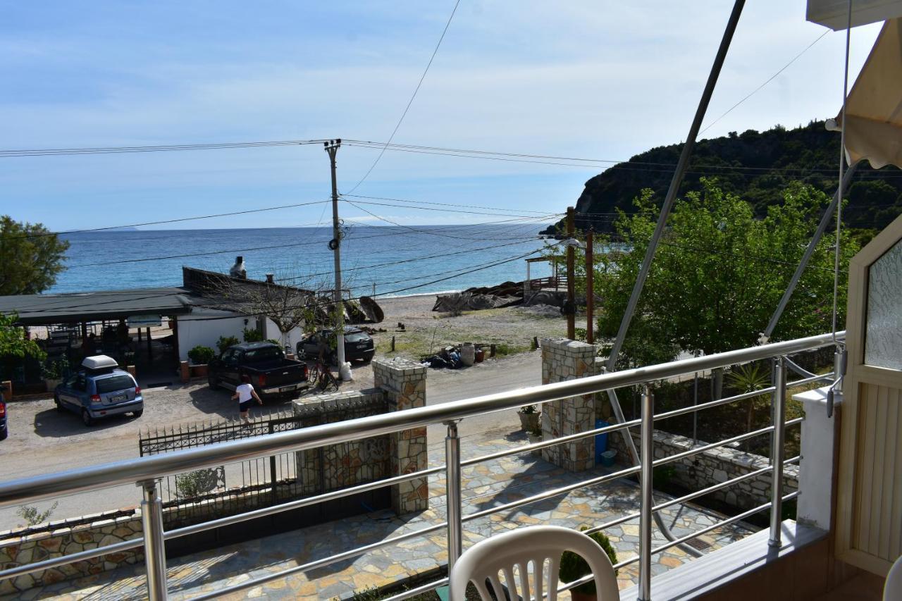 Antonis 3* Himare Fshat